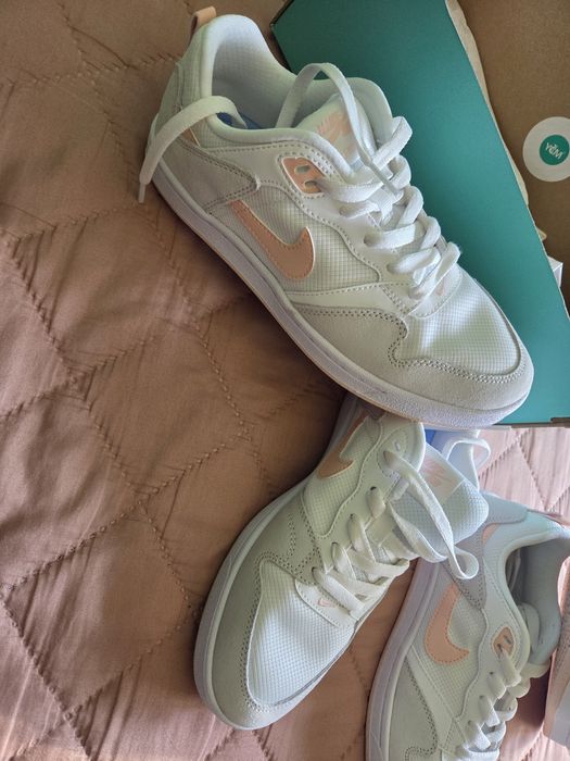 Маратонки.  NIKE . 37.5  и 39 номер