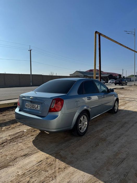 Lasetti 1,8 idalniy srochni sotiladi