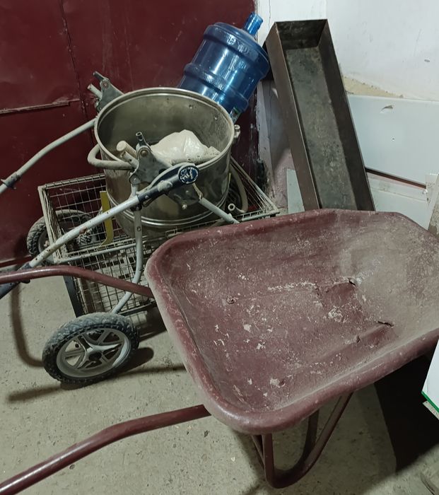 Продам две тележки и мангал для шашлыка