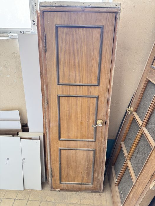 Продам дверь деревянную