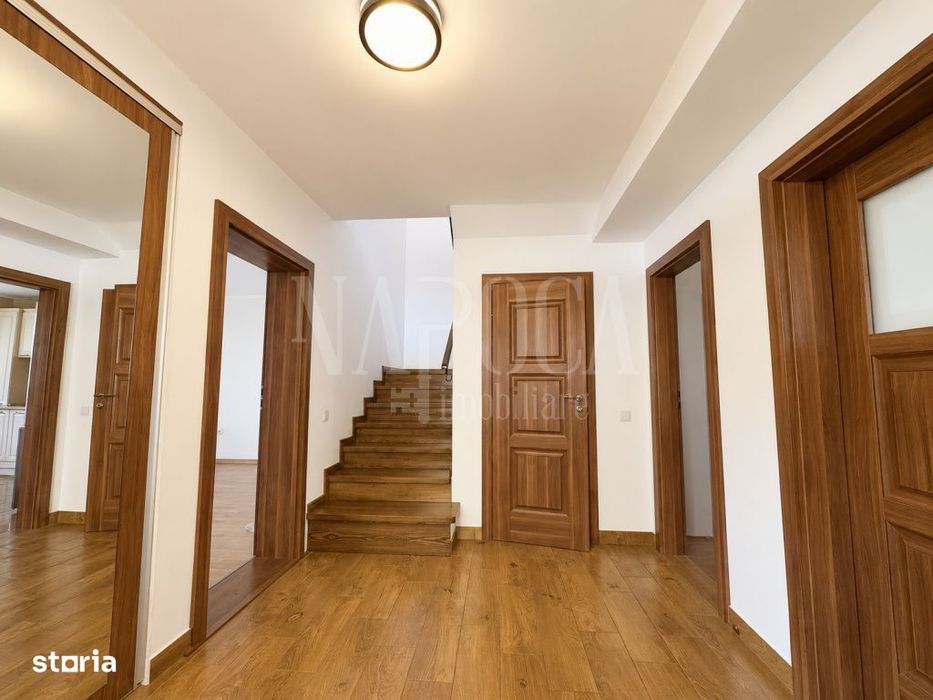 Casa 4 camere de vanzare in Floresti