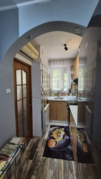 Garsonieră tip studio compartimentată în 2 camere de închiriat zona Iancului