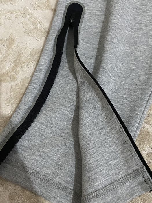 Pantaloni de trening nike tech fleece DE FEMEI !!!