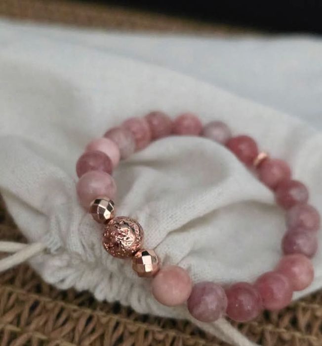 Дамска гривна -Makasi- слънчев камък.