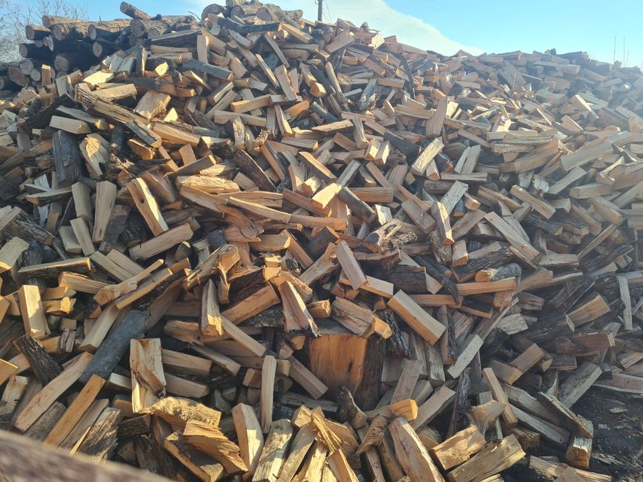 Lemne de foc sparte si uscate,esență tare. Livrare gratuita în tot jud