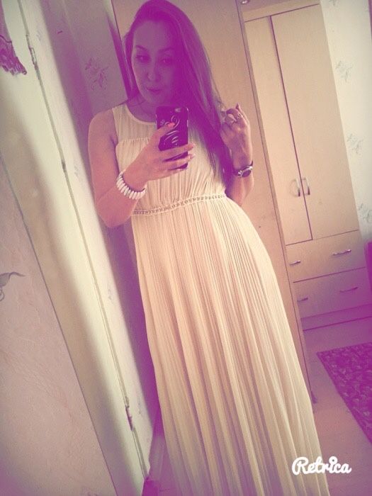 Платье молочного цвета нарядное