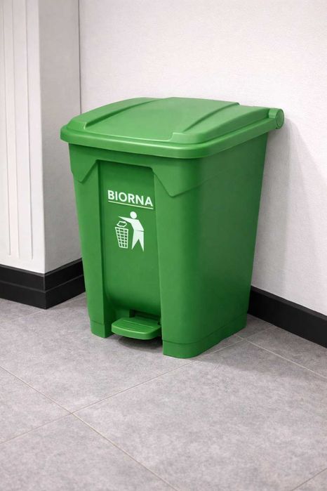 Мусорные урны с педалью