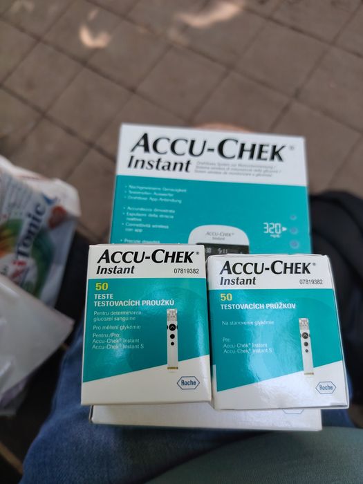 Vând glucometru accu-chek nou plus 100 de    teste