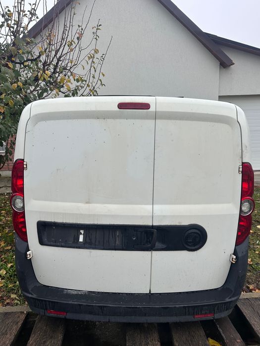 Dezmembrez Opel Combo 1.3 Cdti