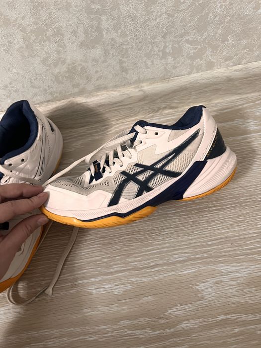 Б/У Асиксы белые 38 размер