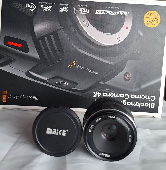 Кинокамера полупрофессиональная