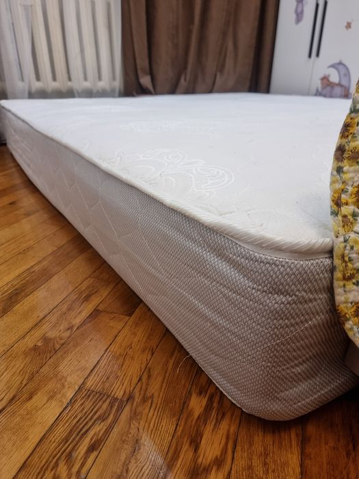 Продам матрас 180 на 200