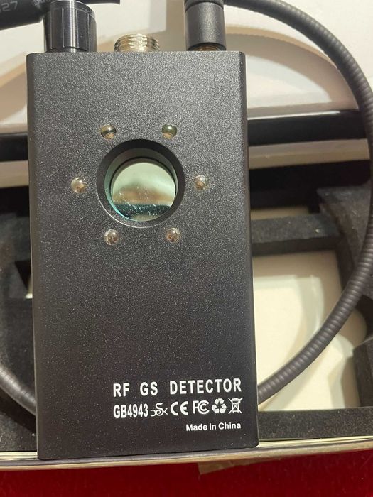 Detector profesional microfoane / camere / GPS