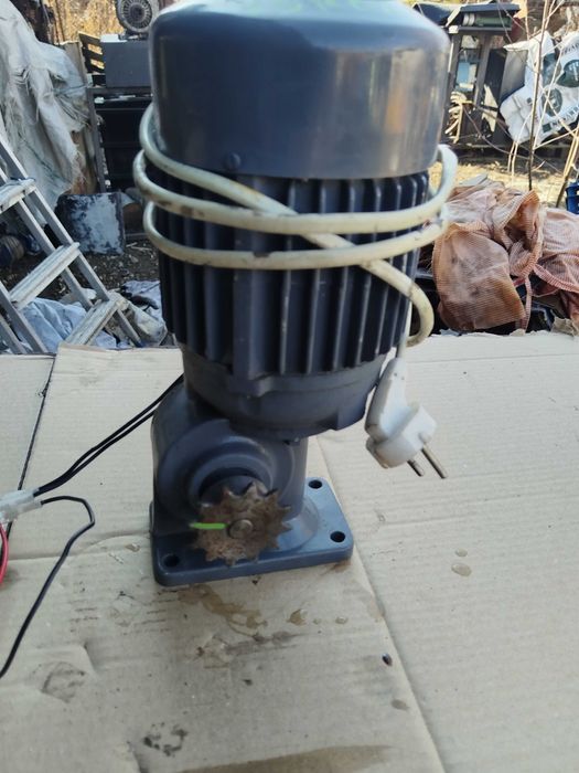 Motor electric cu reductor 75 rpm