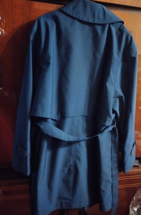 плащ до середины бедра