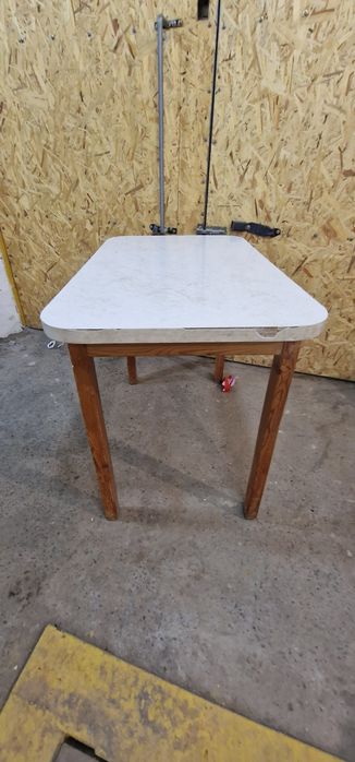 Стол со стульями