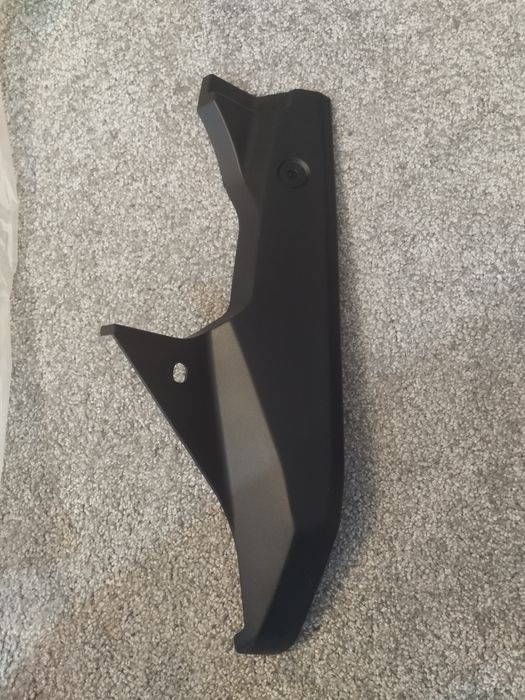 Carena dreapta langa far pentru Yamaha FZS 600 model 2001