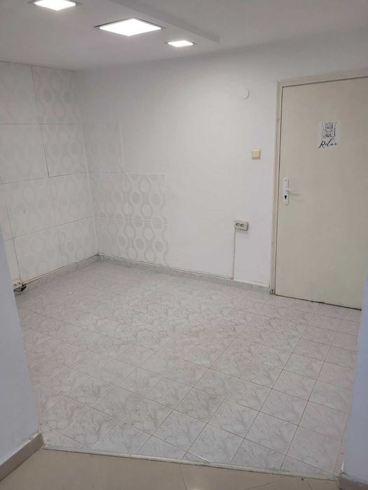 Продава се Магазин в Варна, Червен площад - 78 кв.м за 1603 €/кв.м - Снимка #4