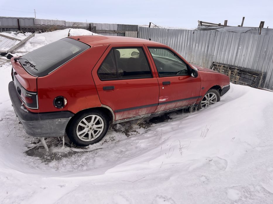 Продаю машину рено