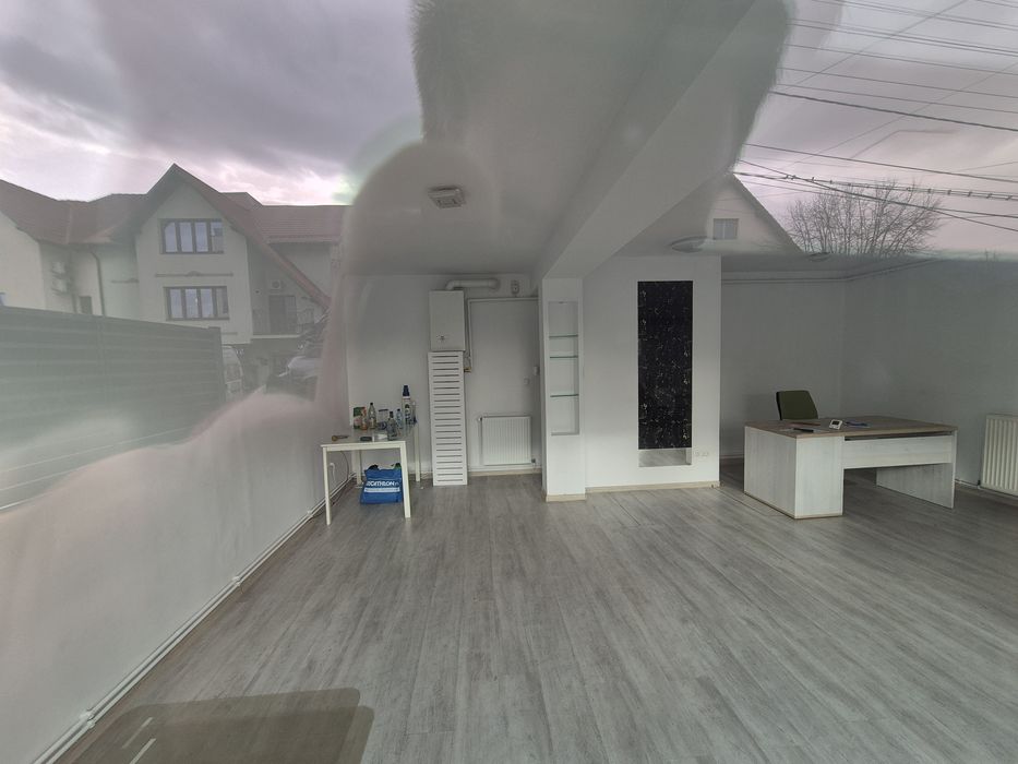 Inchiriez spatiu comercial