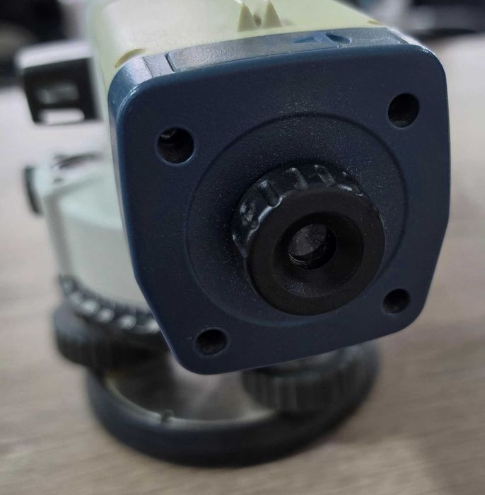 Оптичен нивелир SOKKIA B40