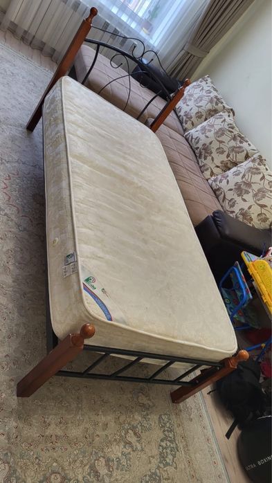 Продам кровать в хорошем состоянии
