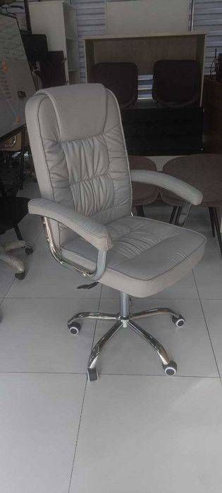 Кресло для  офиса и дома - LEO