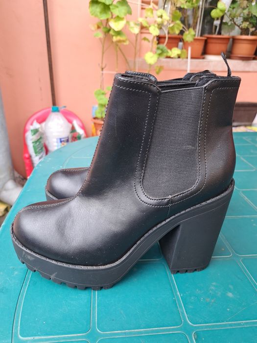 Botine/ ghete negre noi