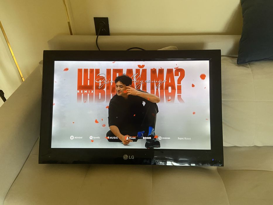 Телевизор LG смарт 32диагональ (81см)