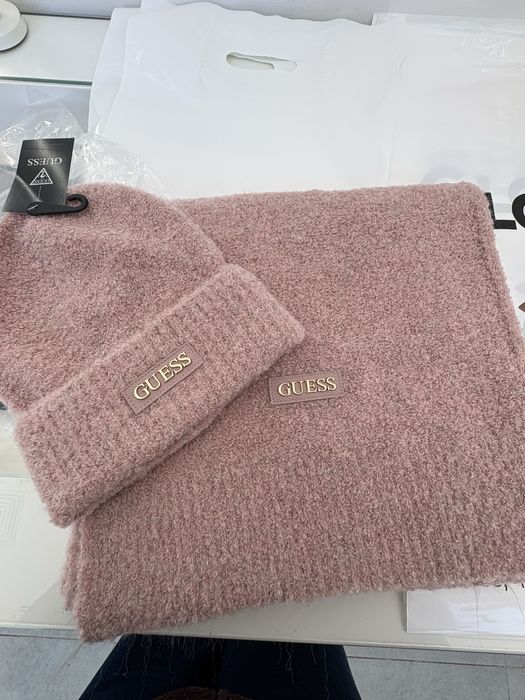 Шапочка брендовая guess