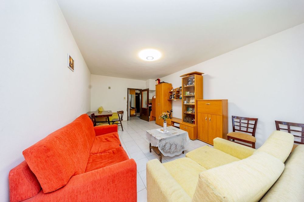 Продава се Тристаен апартамент в Плевен, 9-ти квартал - 110 кв.м за 742 €/кв.м - Снимка #3