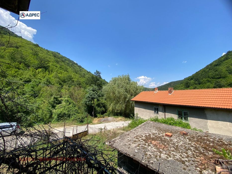 Къща в Враца, област-с.Оселна площ 144 цена 62000