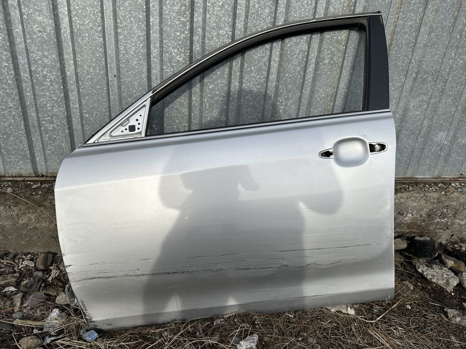 Камри 40 передный левый дверь