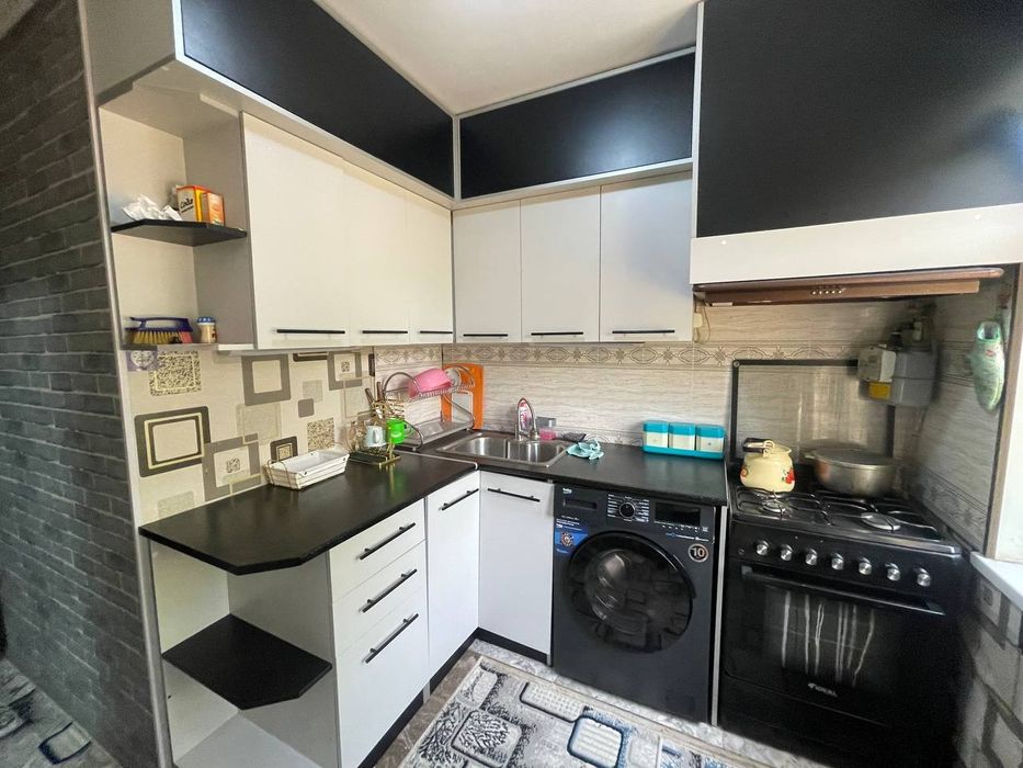 Novza metro yaqnida 1 xona bezmakler kvartira bor