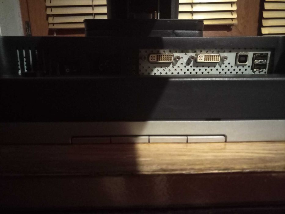 Продавам 20 инчов монитор HP LP2065 Продавам20инчов HP TFT LP2065