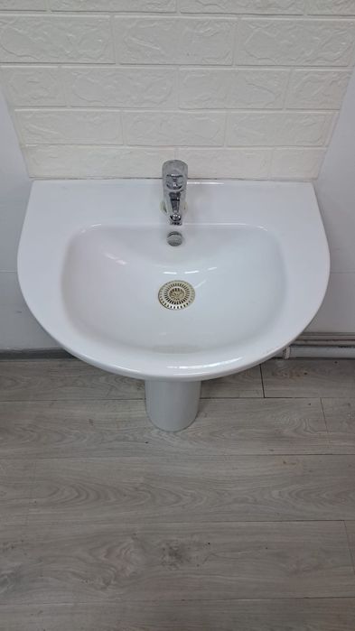 Продам раковину со смесителем