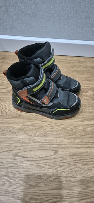 Пподам зимние сапоги на мальчика