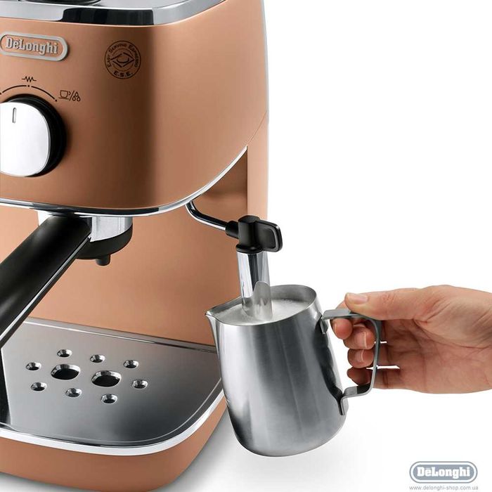 Рожковая кофеварка DeLonghi ECI 341.CP объем бака 1 литр с первых рук.