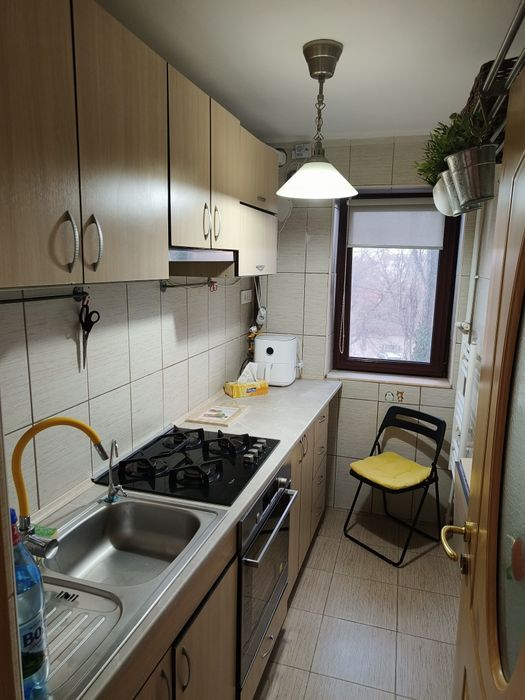Închiriez apartament cu 3 camere - zona Tomis Nord