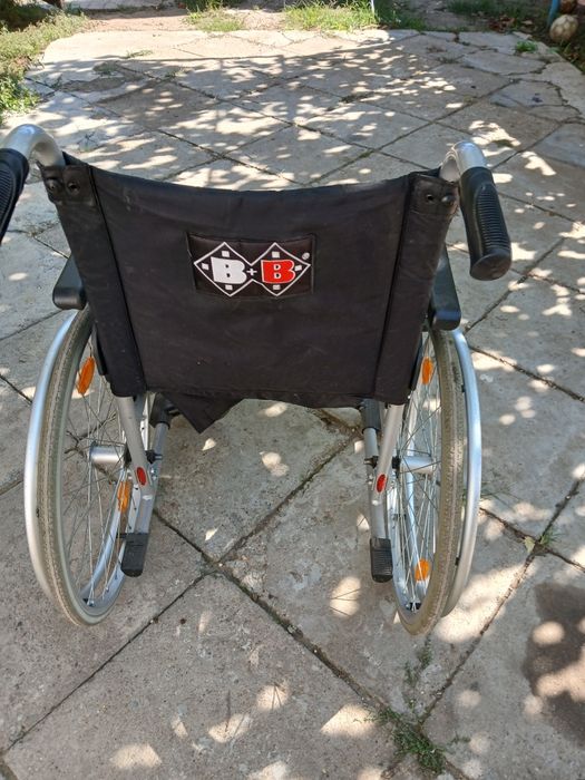 Scaun cu rotile pentru persoane cu dizabilitati