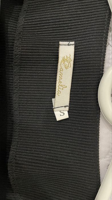 Платье с вырезом