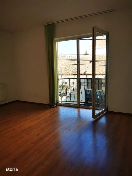 Ultracentral - Vanzare casa 9 camere - Str. Tusnad