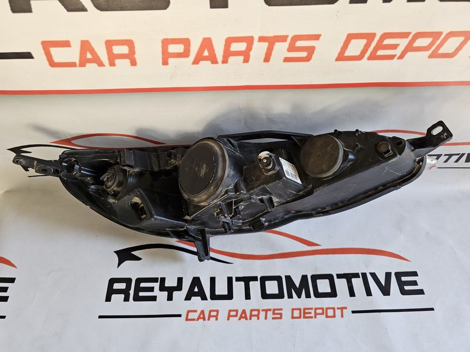 Far stanga xenon Peugeot 407 cod 0301213271
