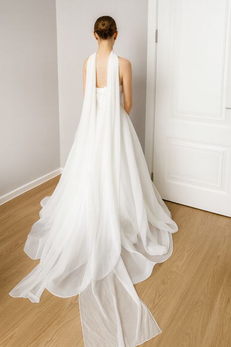 Свадебное платье с шарфом