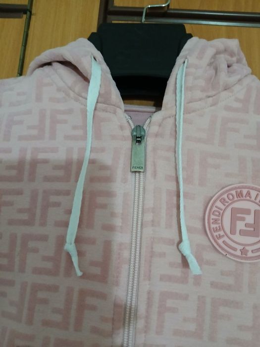 Одежда на девочку ТЁПЛАЯ очень красивая.