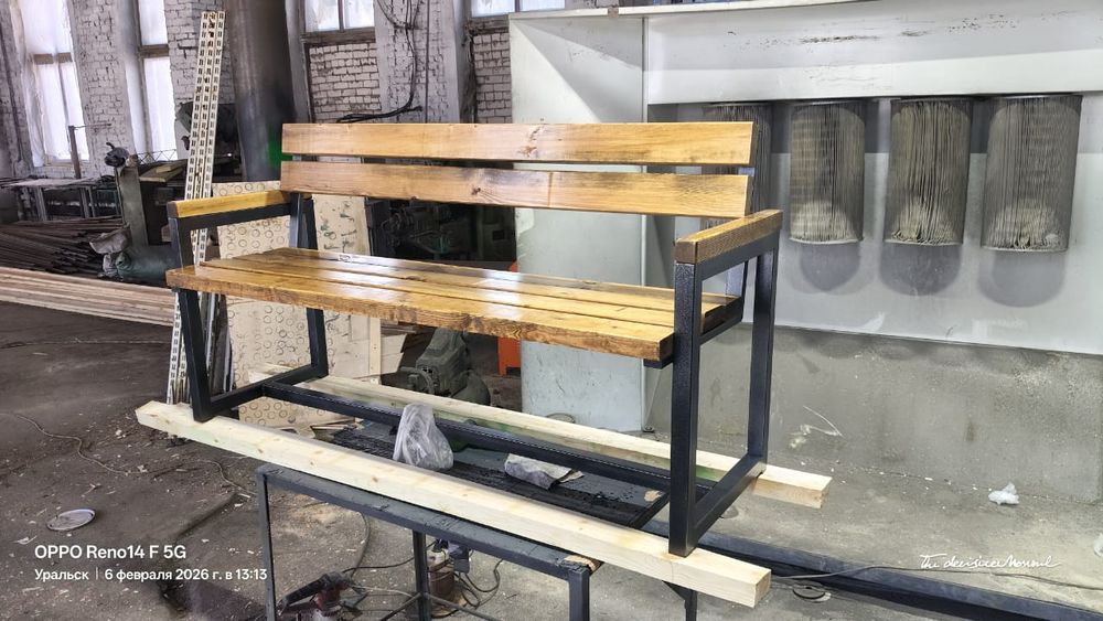 Новые стильные столы,лавочки.