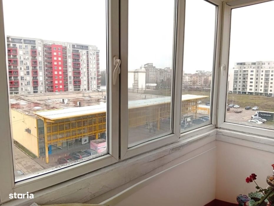 Apartament 4 camere in Micalaca 300 / la Supeco