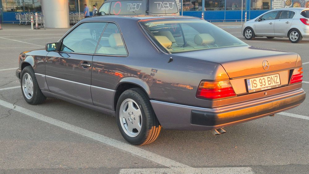 Mercedes-Benz W124 320CE Coupé