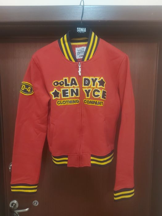 Нов суитшърт за момиче или жена