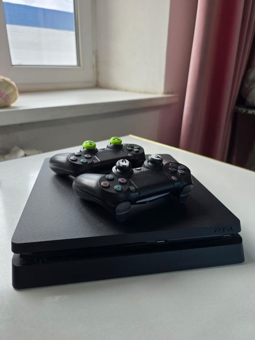 Продам Sony PlayStation 4 slim 1 ТБ
